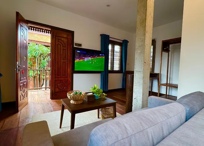 Sala Khmer - Traditional Wooden House & Garden *